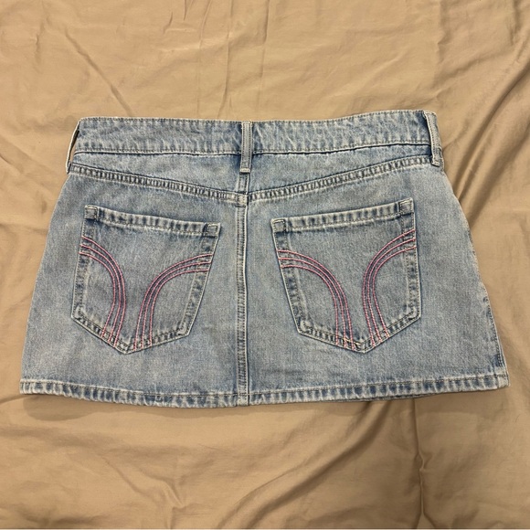 Hollister Low-Rise Denim Mini Skort - Picture 2 of 4